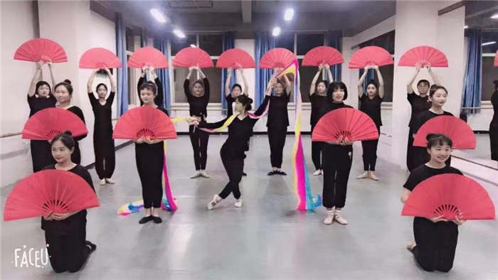 学生风采-保定中专学校