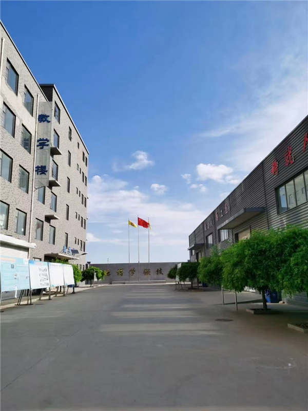 学校风采-保定动力工程学校广场